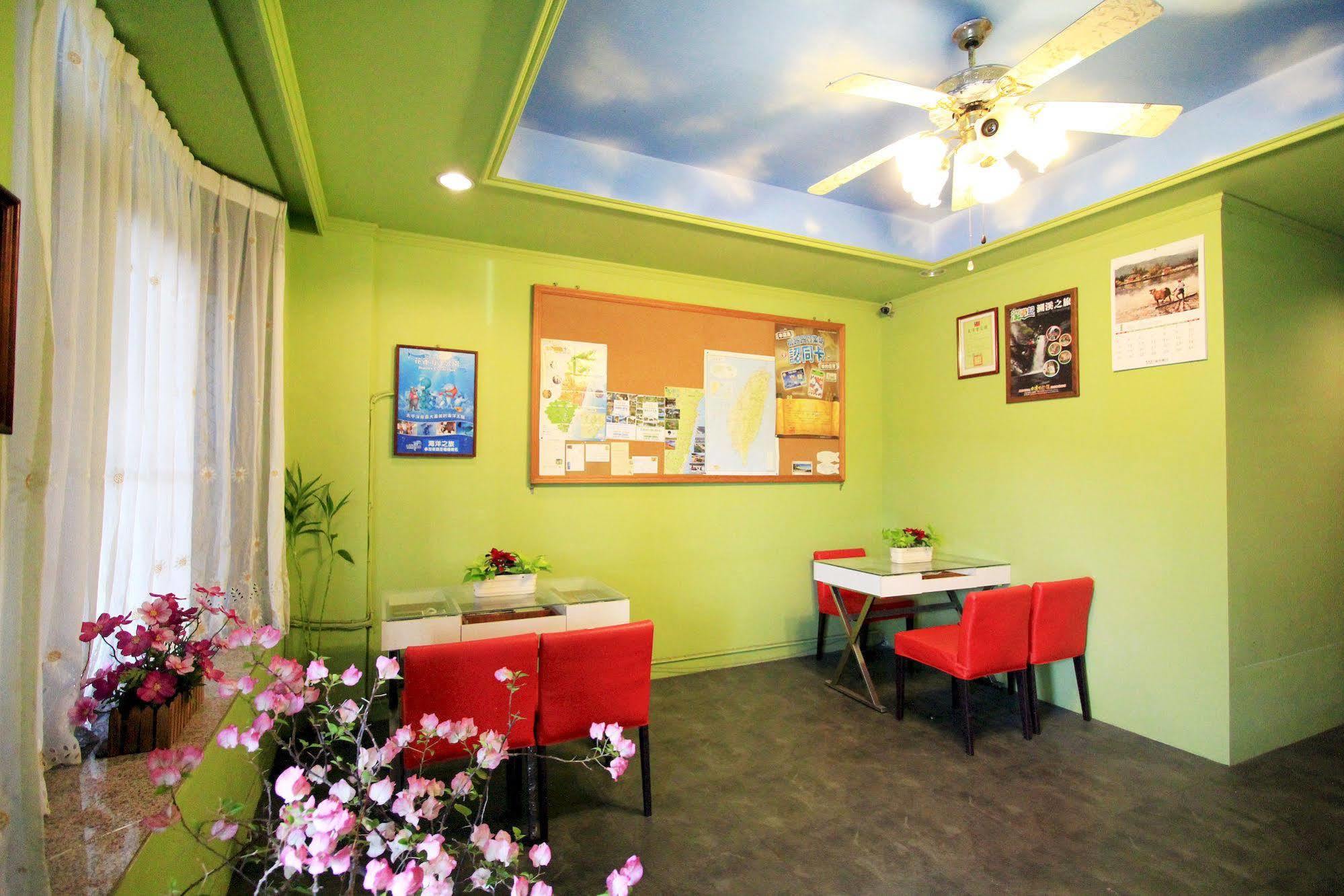 Lantian Baiyun Apartment Kota Hualien Bagian luar foto
